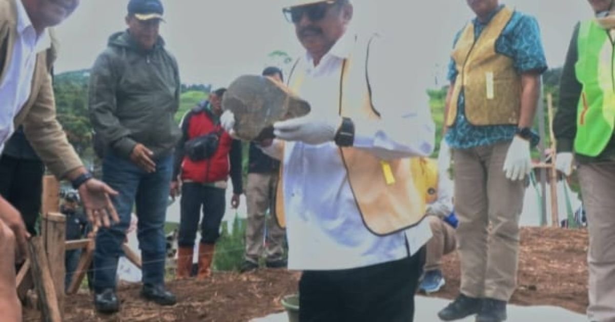 Bupati Sukabumi PeLetakkan Batu Pertama