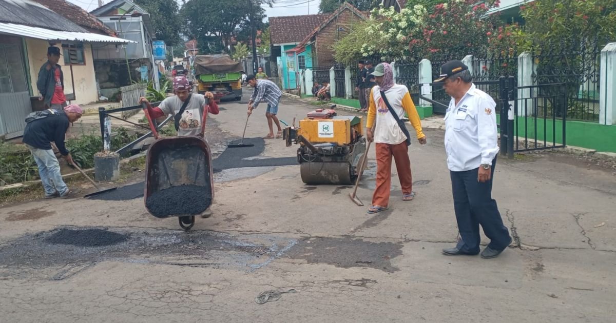 Perbaikan Jalan Poros Desa Babakanreuma Akhirnya Terlaksana
