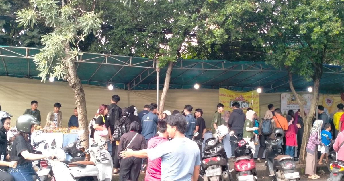 Hari Kedua Ramadhan 2026, Bazar Takjil di Depan Masjid Arrahman Kota Bogor Diserbu Warga