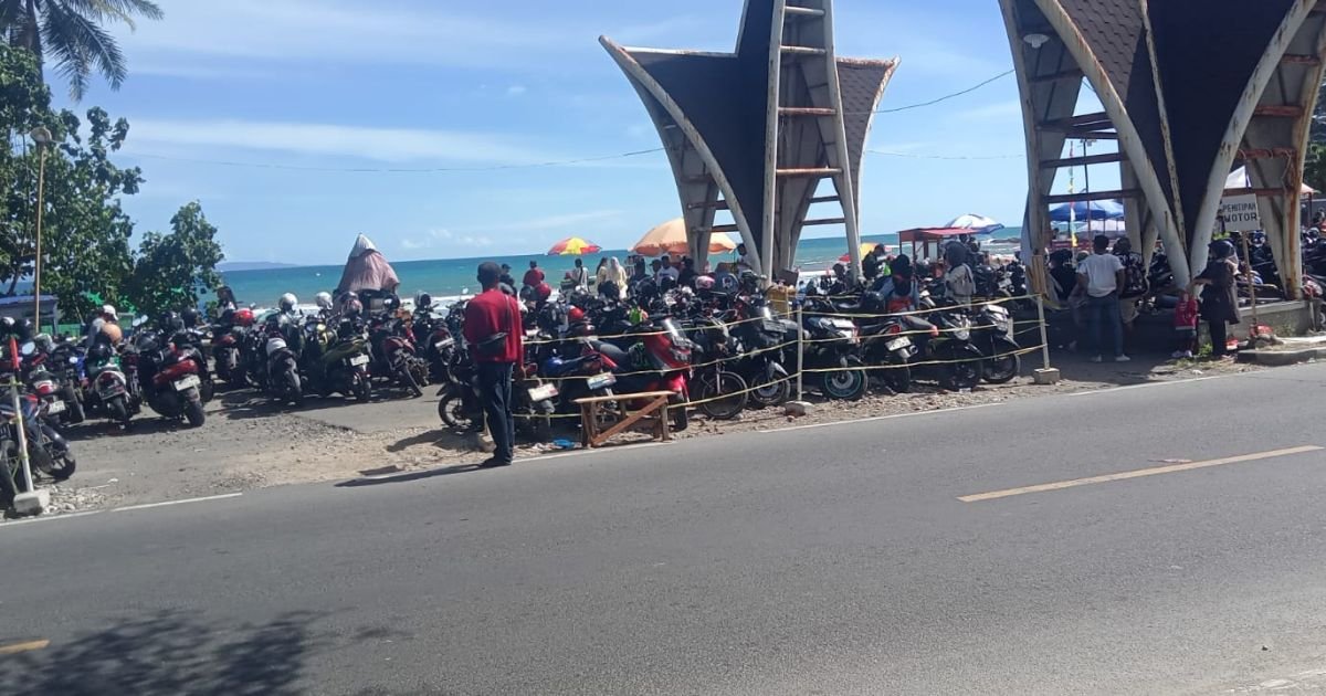 Destinasi Wisata Palabuhanratu Dipadati Pengunjung Menjelang libur Hari Raya Idul Fitri 1447 Hijriah