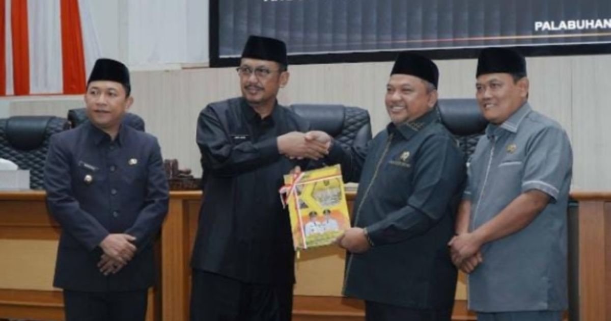 31 maret lalu anggota Dewan DPRD Kabupaten Sukabumi adakan rapat paripurna