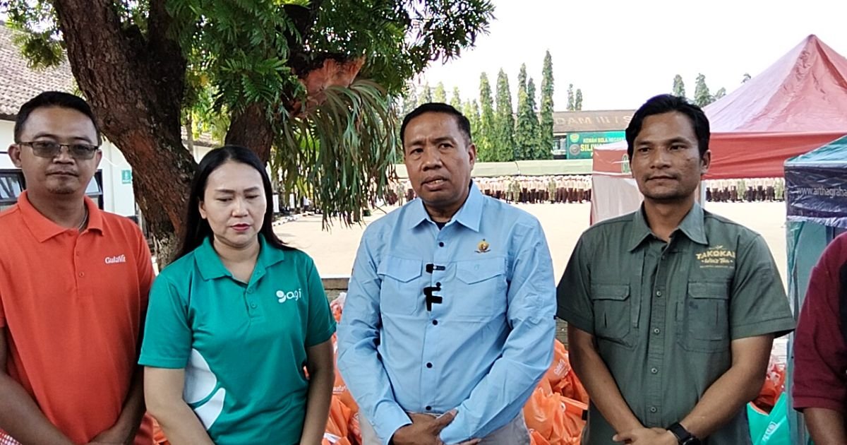 Panitia kegiatan Siliwangi Santri Camp (SSC) 2026 Didukung pihak Sponsor berikan Bingkisan kepada santri