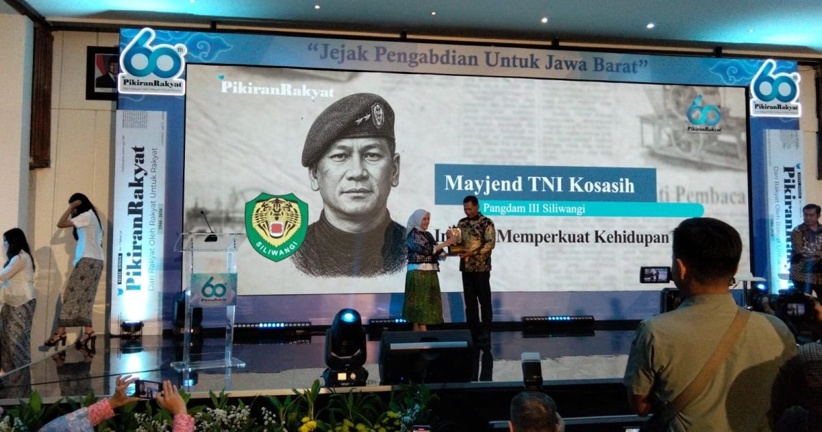 Pangdam III Siliwangi mendapatkan penghargaan Dalam Acara Perayaan 60 Tahun Pikiran Rakyat
