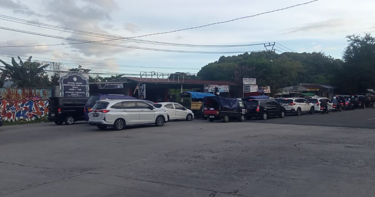 Kemacetan Parah di Jalan Raya Batu Sapi Sukabumi, Arus Wisatawan Membludak