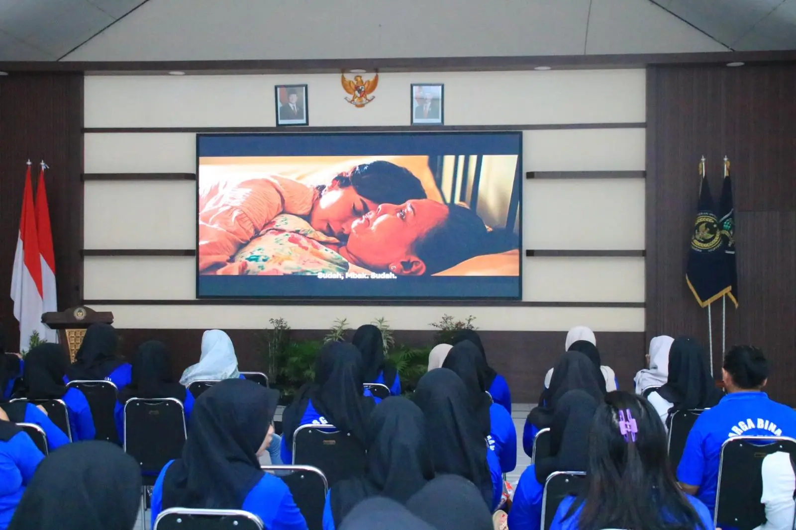 Nobar Inspiratif di Hari Ibu sebagai Sarana Rekreasi Sekaligus Renungan Perbaikan Diri Warga Binaan Lapas Banyuwangi