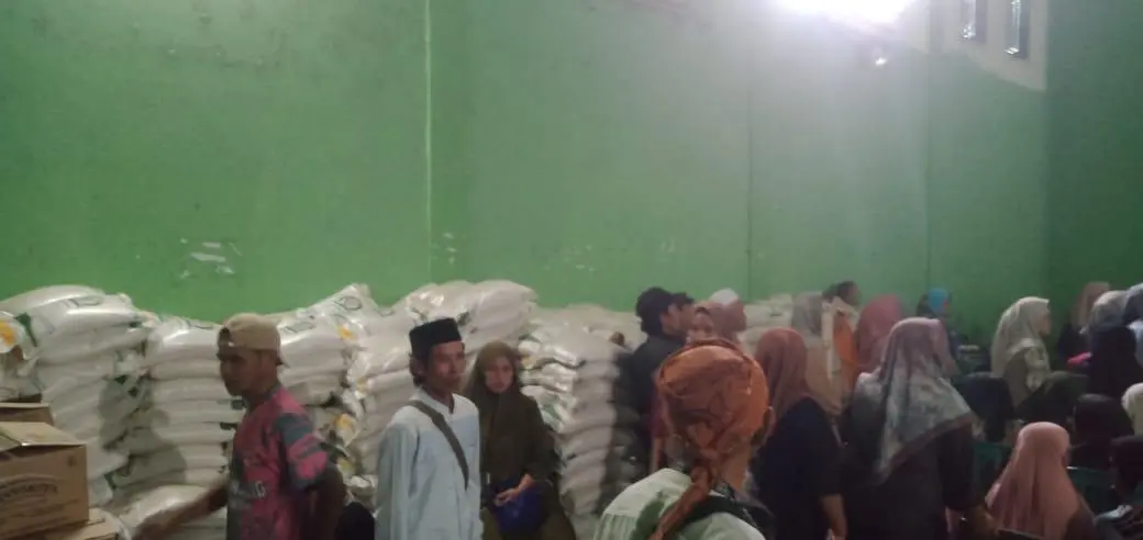 Penyaluran Bansos Beras dan Minyak di Desa Tonjong Berjalan Lancar, 626 KPM Terima Bantuan